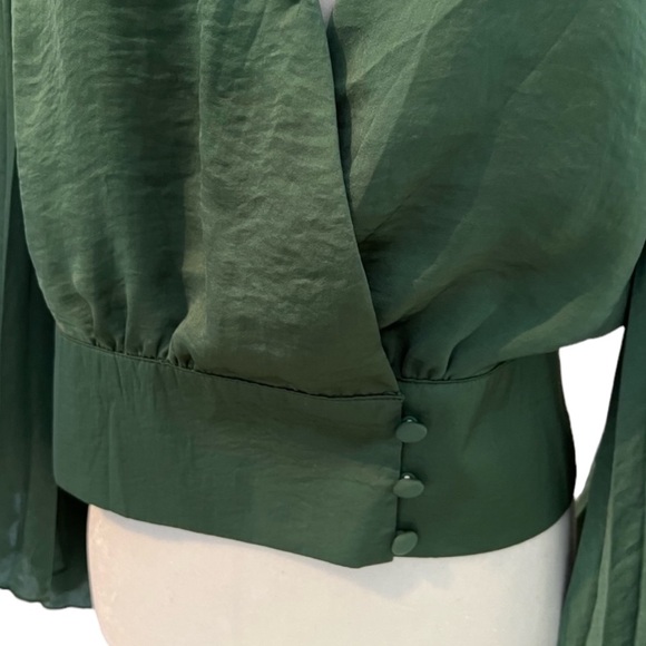 GREEN PLEATED WRAP TOP Women's Size Medium ACCORDION SLEEVES Blouse EUC - Picture 5 of 9